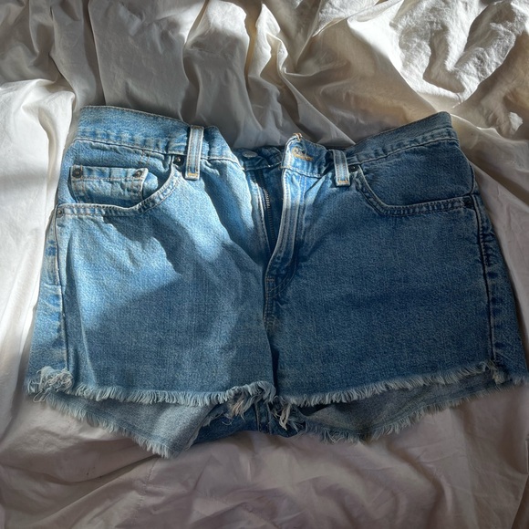 Levi’s Jean shorts - Picture 3 of 4